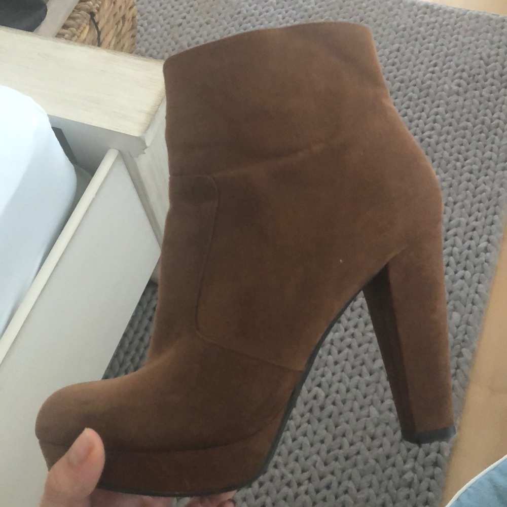 Brown suede boots good condition
